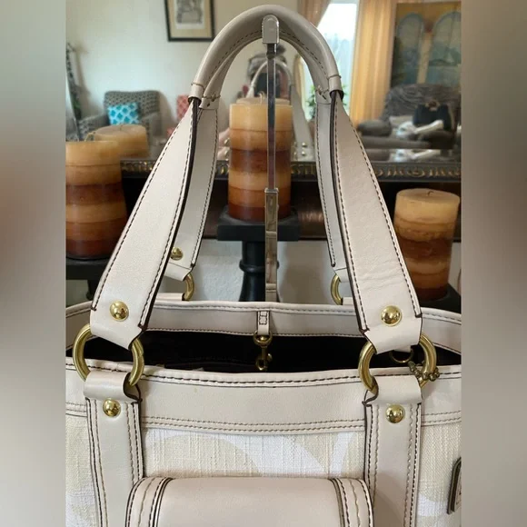 Coach Legacy Signature Classic C Logo, Leather/Linen Tote, Ivory, Gold Hardware - Picture 4 of 17